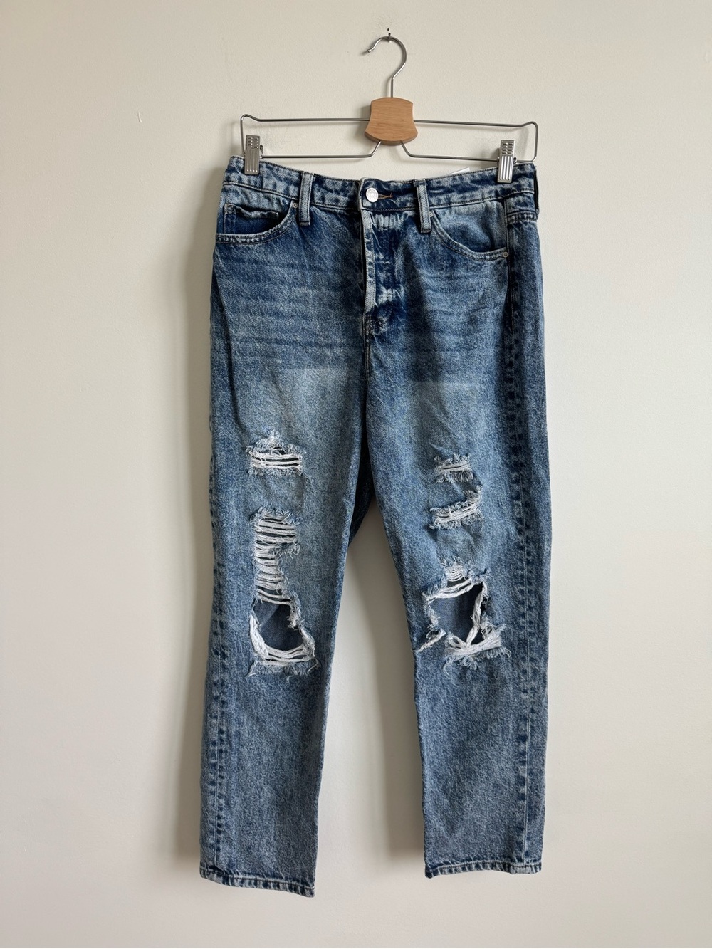 Classic Distressed Jeans